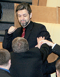 Известность будущему писателю Савельеву принесла драка с Жириновским