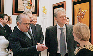 Глава Минпромэнерго Виктор Христенко на деловой завтрак приехал в галерею Зураба Церетели