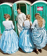 Пластиковые сортиры в центре Москвы. Тут могли быть стационары класса Hi-end