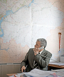 Владимир Дегтяр из министерства промышленности и энергетики знает, где в области добывают нефть, а где нога нефтяника еще не ступала