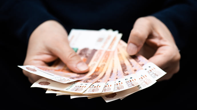 В финансах зарплаты растут у специалистов среднего звена