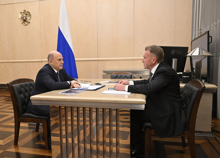 Премьер-министр России Михаил Мишустин и председатель ВЭБ.РФ Игорь Шувалов