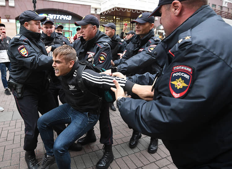 Задержание активиста Дмитрия Батуро 