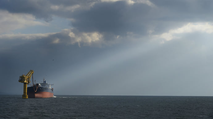 Нефть обосновалась в тени
