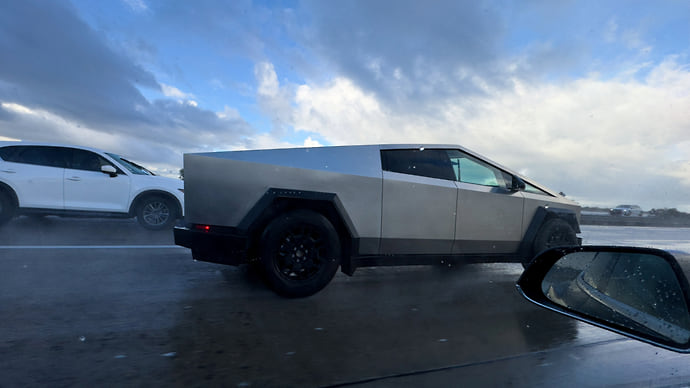 Cybertruck поддался ржавчине