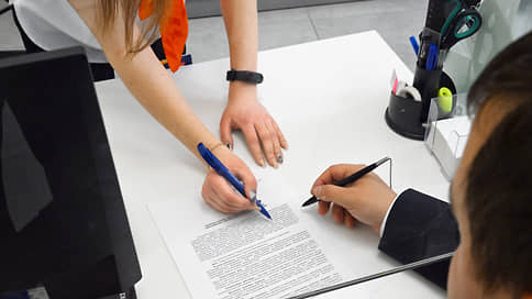 Бизнес остался без гарантий // Банки начали отказывать компаниям в обеспечении контрактов