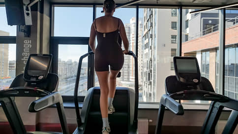 Тренажеры пристраивают дома // Благодаря чему растет спрос на оборудование для занятий спортом