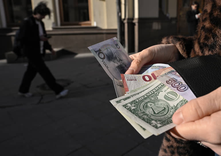 Доллары перешли на депозиты