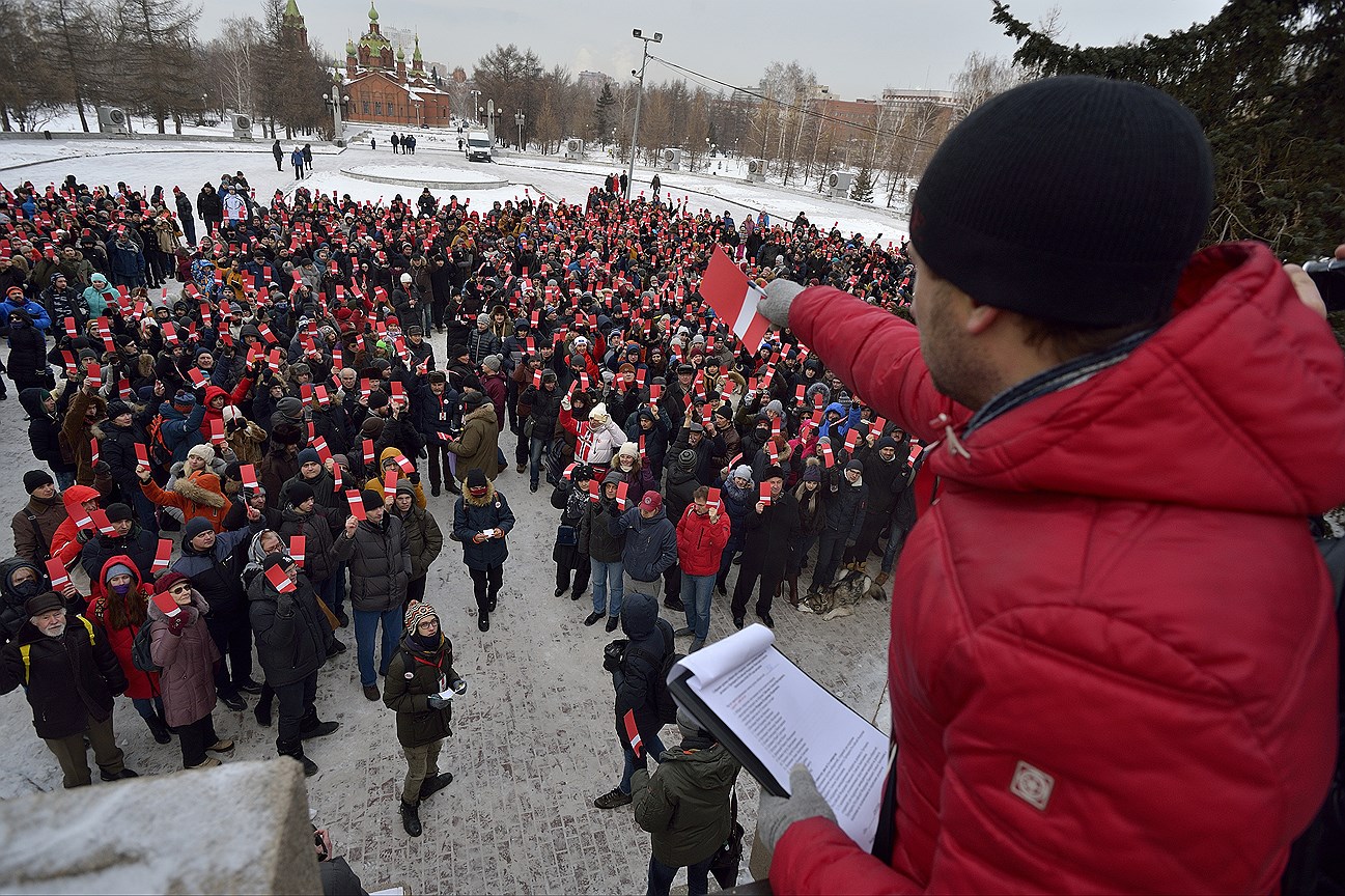 По окончании регистрации собравшихся разделили на восемь групп 