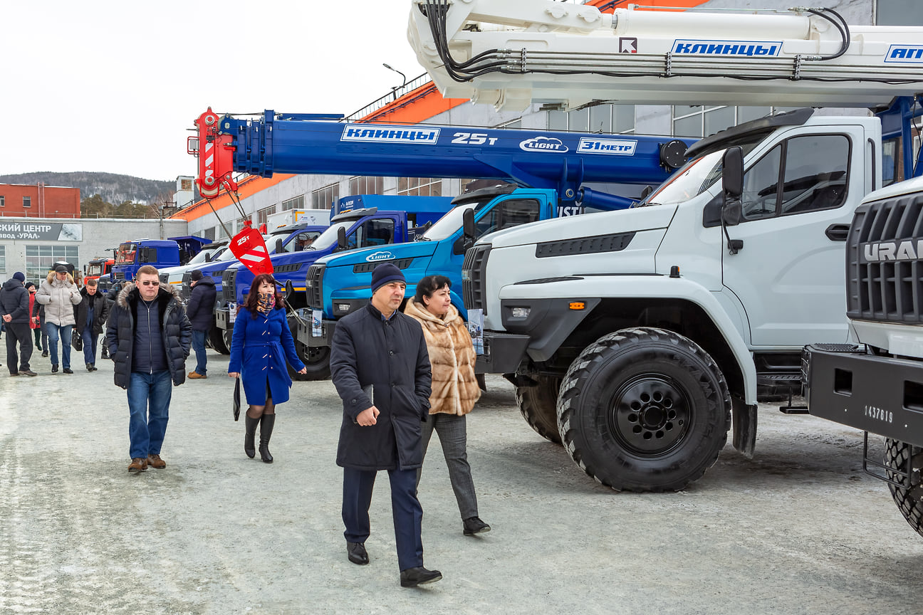 Выставка автомобилей, в которой совместно с АЗ «УРАЛ» представили технику заводы спецтехники, расположенные в Миассе