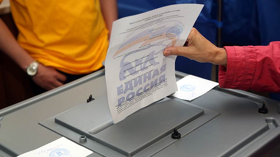 Депутаты думы Екатеринбурга выбирают партию власти