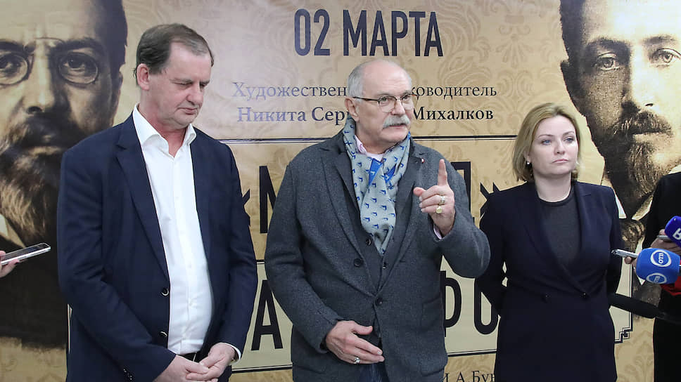Владелец компании "Сима-ленд" Андрей Симановский, режиссер Никита Михалкова, министр культуры РФ Ольга Любимова 