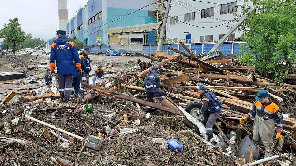 Последствия паводка в городе Нижние Серги (Свердловская область) 