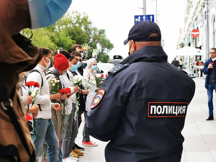 Акция у отделения посольства Белоруссии в Екатеринбурге 
