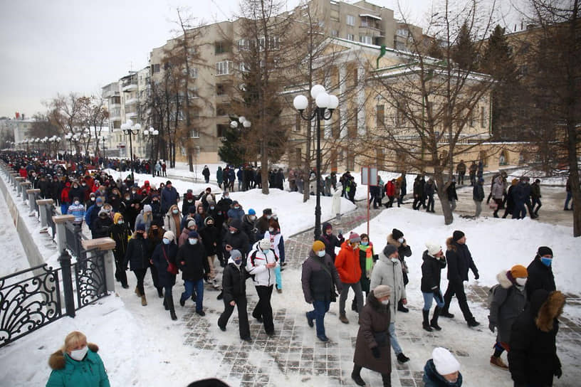 Несанкционированная акция в поддержку Алексея Навального в центре Екатеринбурга.  