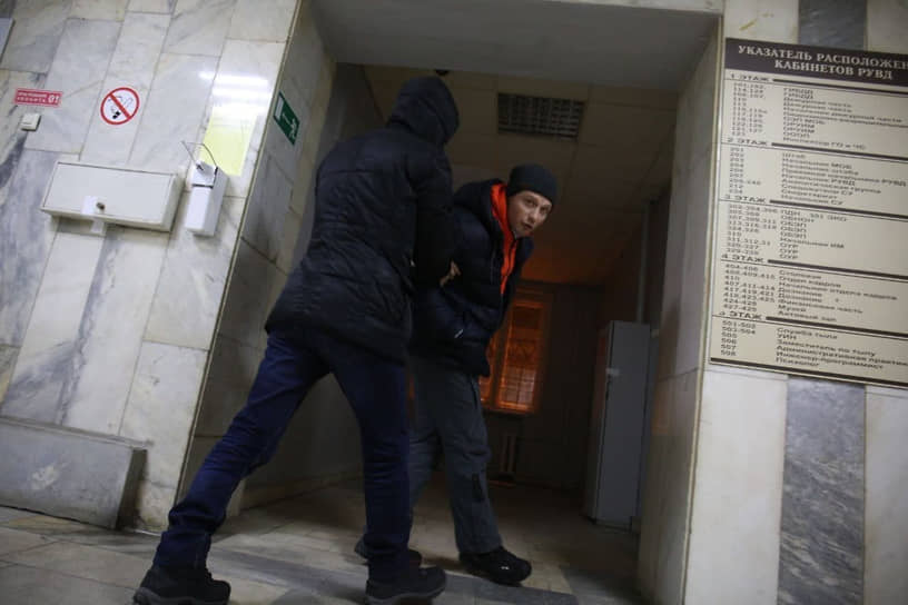Координатора штаба Навального в Екатеринбурге задерживают в отделе полиции после шествия 23 января 