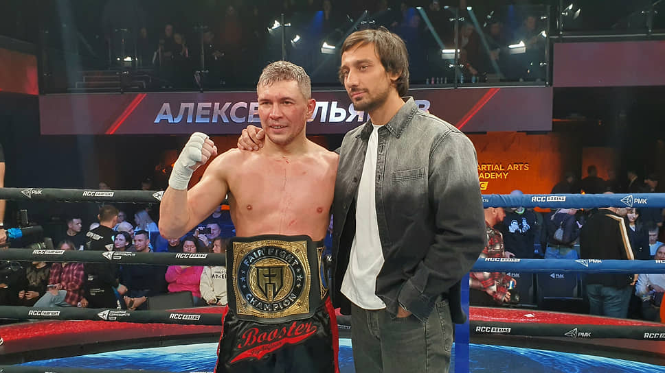Чемпион RCC Fair Fight Алексей Ульянов и исполнительный директор лиги RCC Николай Клименко 