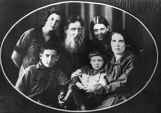 У писателя было четверо детей. Одна из дочерей, Ариадна Бажова, впоследствии стала женой Тимура Гайдара (сына известного писателя Аркадия Гайдара). От этого брака родился известный российский политик Егор Гайдар, который в детстве часто проводил время в Свердловске в доме своего знаменитого деда.