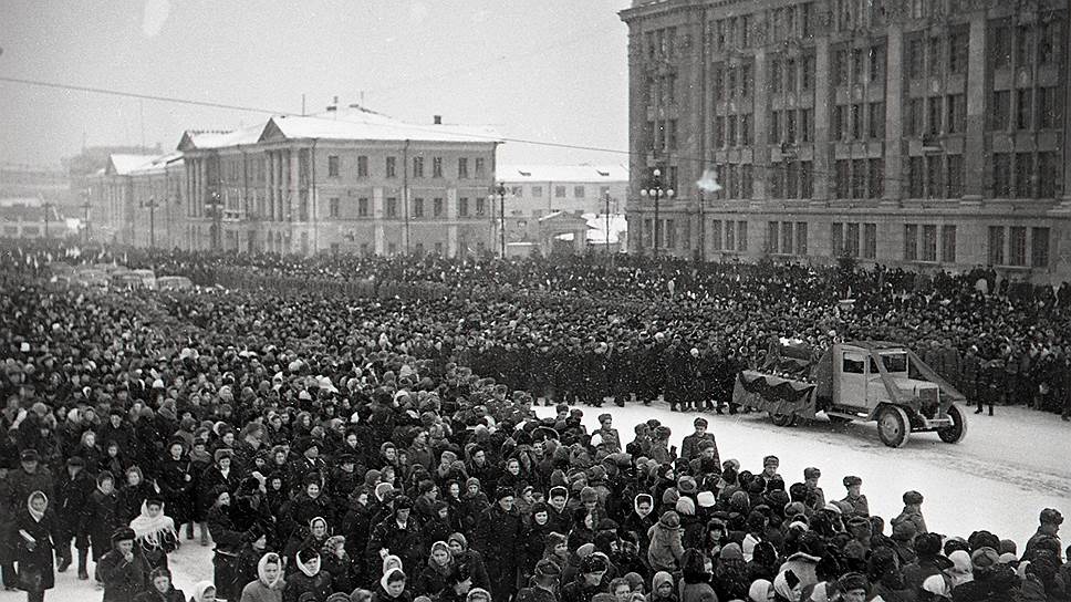 3 декабря 1950 года Павел Бажов скончался на 72-м году жизни от рака легких в кремлевской больнице. В Свердловске прощание с писателем проходило в здании филармонии. В траурных мероприятиях приняли участие около 100 тыс. человек. Среди тех, кто нес гроб, был его друг маршал Жуков.