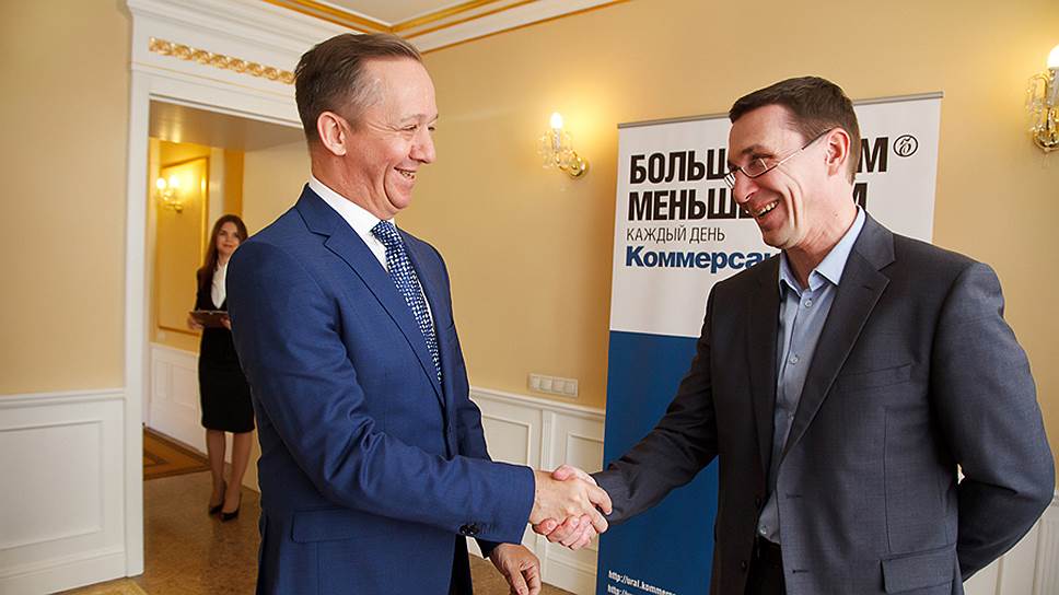 Директор Тюменского драматического театра Сергей Осинцев (слева) и генеральный директор ИД «Коммерсантъ-Урал» Сергей Плахотин  