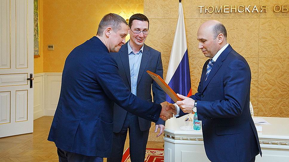 Директор департамента научно-исследовательской деятельности Тюменского индустриального университета Павел Евтин (слева) 