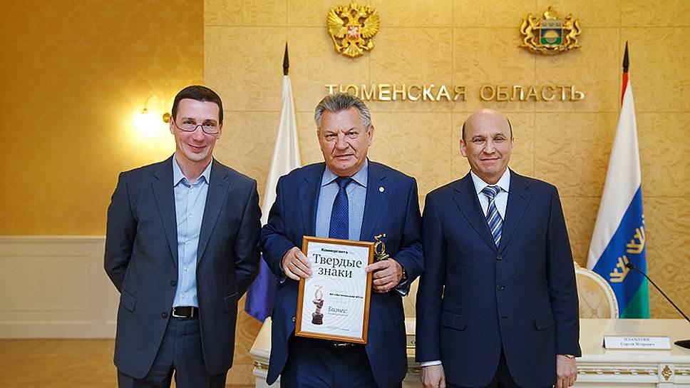 Слева направо: генеральный директор ИД «Коммерсантъ-Урал» Сергей Плахотин, генеральный директор Антипинского НПЗ Геннадий Лисовиченко, вице-губернатор Тюменской области Сергей Сарычев 
