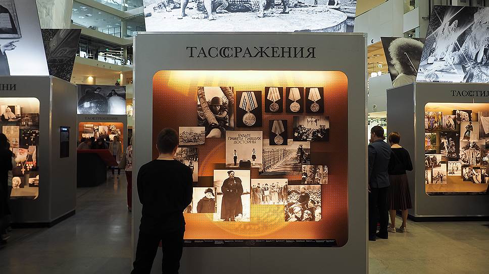 "Ночь музеев" в Екатеринбурге. Ельцин Центр. Фотовыставка ТАСС "Главные кадры".