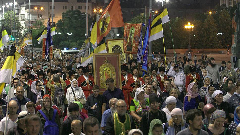 Маршрут Царского крестного хода, протяжностью 21 км был проложен от Храма-на-Крови (место гибели Николая II и его близких) до монастыря в урочище Ганиной Ямы (место, где уничтожались останки царской семьи).  
