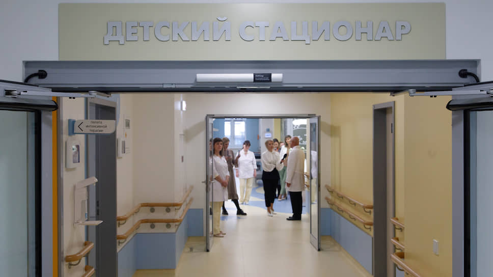 В здании также будет работать детский стационар с блоком, где проводятся операции по нескольким направлениям: общая хирургия, ЛОР-операции, детская урология и травматология-ортопедия
