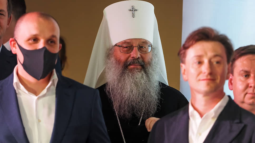 Презентация выставки "Николай Кузнецов. Герои не умирают" в парке "Россия - моя история". Митрополит Екатеринбургский и Верхотурский Кирилл (в центре), актер Сергей Безруков (справа)