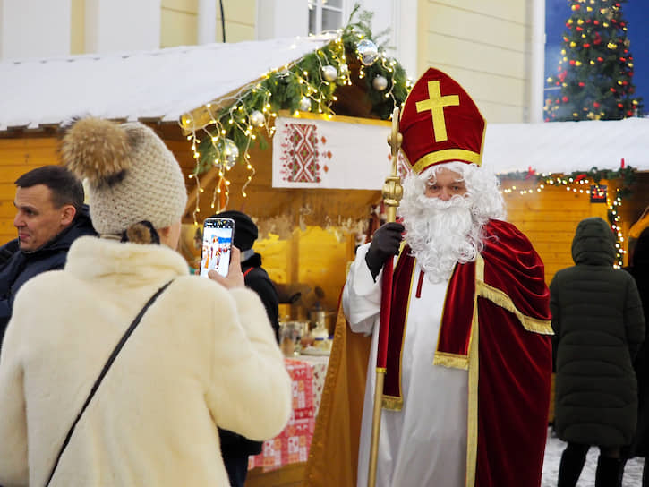 Рождественская ярмарка "Зима.Тепло" в культурно-выставочном комплексе "Синара Центр"
