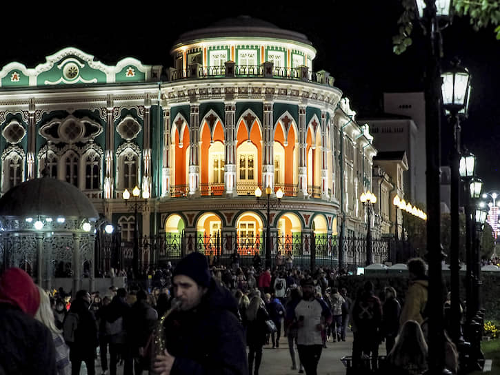 Фестиваль Ural Music Night ("Уральская ночь музыки") в Екатеринбурге. Дом Севастьянова