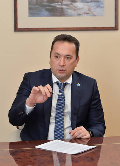 Глава Нового Уренгоя (ЯНАО) Андрей Воронов узнал о положительном тесте на коронавирус 8 октября. «Тестирование на COVID-19 прохожу регулярно. Получил результат очередного теста, он — положительный. Самочувствие нормальное, буду работать из дома»,— написал господин Воронов.
