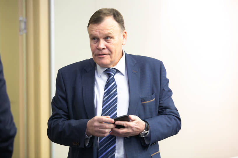 Депутат думы Екатеринбурга, гендиректор группы ЛСР на Урале Владимир Крицкий сообщал, что коронавирус перенес в легкой форме. Тест он решил сдать после того, как почувствовал первые симптомы ОРВИ.