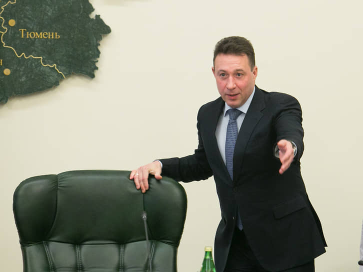 С 18 мая 2012 года по 26 июня 2018 года уральским полпредом был Игорь Холманских, бывший начальник цеха на Уралвагонзаводе 