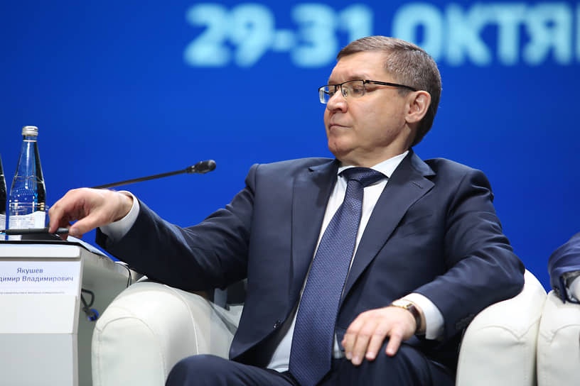 9 ноября 2020 года полномочным представителем президента в УрФО назначен Владимир Якушев. До этого он занимал должность министра строительства РФ, а еще ранее был губернатором Тюменской области. 