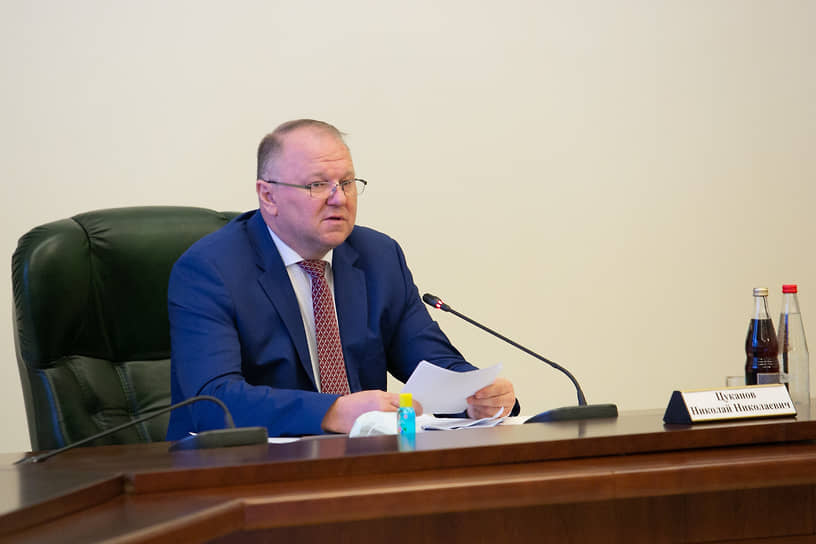 С 26 июня 2018 года по 9 ноября 2020 года должность уральского полпреда занимал Николай Цуканов, выходец из Калининградской области  