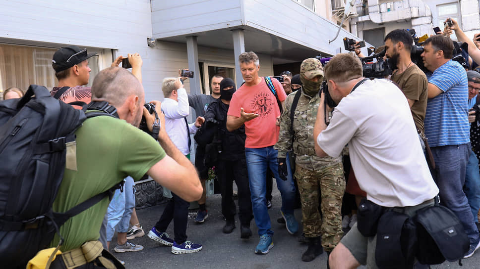 «Считаю, что каждому интеллигентному человек хотя бы немножко надо посидеть в тюрьме. Ну хотя бы 15 суток. До конца понимать свою страну, не понимая эту часть, ты никогда не сможешь»,— заявил недавно Евгений Ройзман в интервью Екатерине Гордеевой 