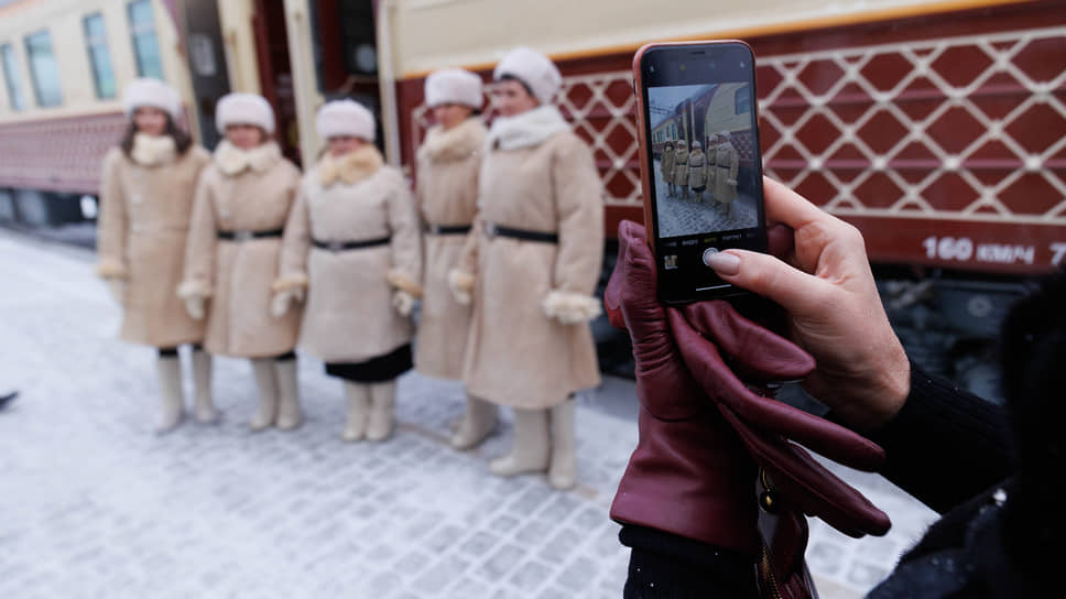 В условиях СВО вырос спрос на внутренний туризм. На фото торжественный запуск ретропоезда "Уральский экспресс", следующего по маршруту Екатеринбург &mdash; Шувакиш &mdash; Верхняя Пышма  