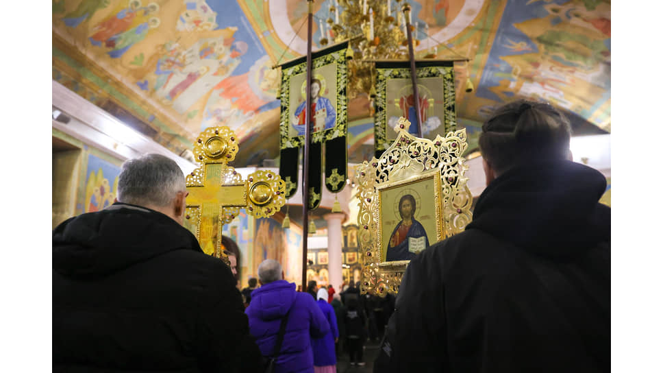 Праздничное Пасхальное богослужение в Свято-Троицком кафедральном соборе 