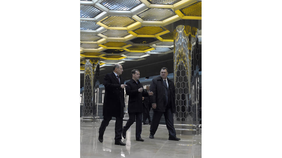 «Ботаническую» открыли в ноябре 2011 года. На открытие приезжал президента России Дмитрий Медведев. На фото Дмитрий Медведев (в центре) и Губернатор Свердловской области Александр Мишарин (слева) во время осмотра вестибюля новой станции метро