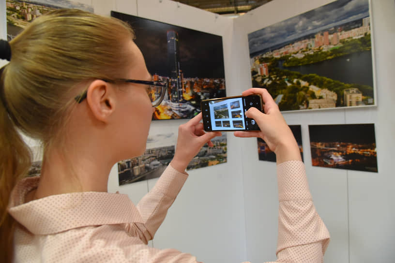 Открытие персональной фотовыставки «День и ночь» Евгении Яблонской в креативном кластере «Домна» 