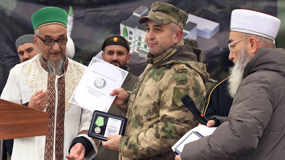 Торжественная церемония закладки первого камня в основание Мусульманского комплекса с мечетью в честь героев специальной военной операции в Екатеринбурге  
