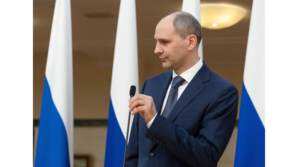 Денис Паслер во время пресс-подхода  