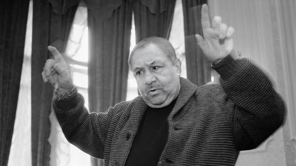 Скульптор Эрнст Неизвестный во время интервью в Москве.  1994 г.од 