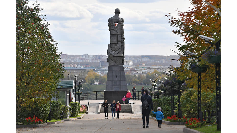 Монумент "Память шахтерам Кузбасса" скульптора Эрнста Неизвестного в Кемерово. 2020 год 