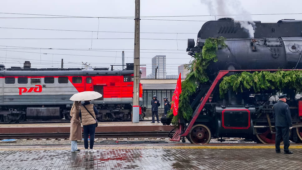 Торжественная встреча ретропоезда «Эшелон Победы» на железнодорожном вокзале Екатеринбурга 