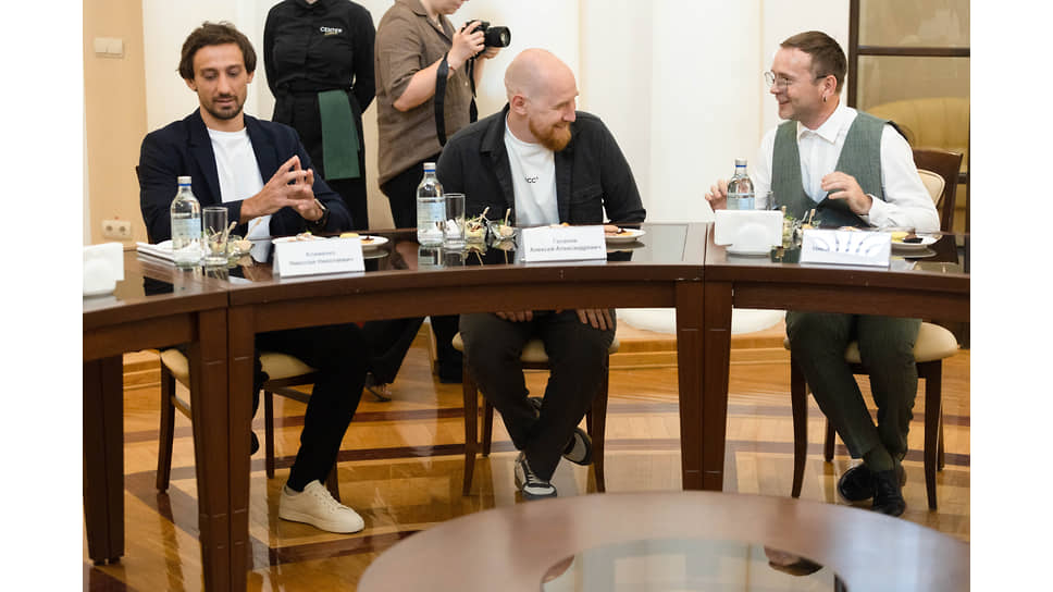Руководитель команды «Архангел Михаил» Николай Клименко, руководитель PR-проектов RСС Алексей Галанов и главный редактор "Коммерсантъ-Урал" Николай Яблонский во время церемонии