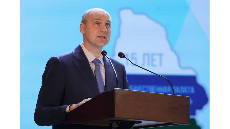 Врио губернатора Свердловской области Денис Паслер во время выступление на пленарной сессии форума  