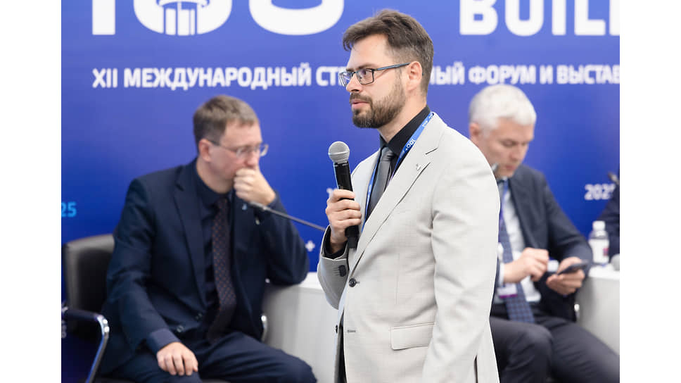 Заместитель директора Департамента архитектуры, градостроительства и регулирования земельных отношений администрации Екатеринбурга Андрей Чернышов во время выступления на сессии "Баланс интересов и практические вызовы реализации проектов КРТ"